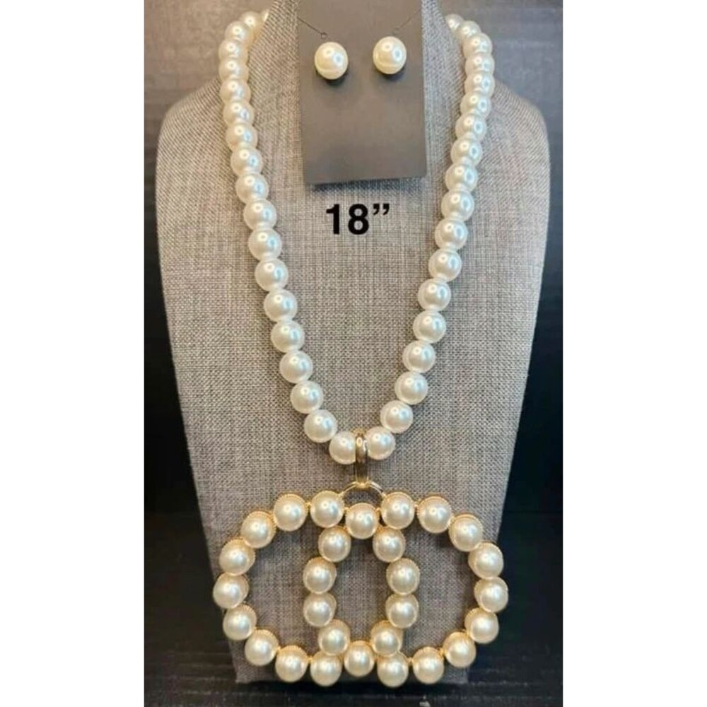 56. Classic White Faux Pearl Statement Jewelry Set